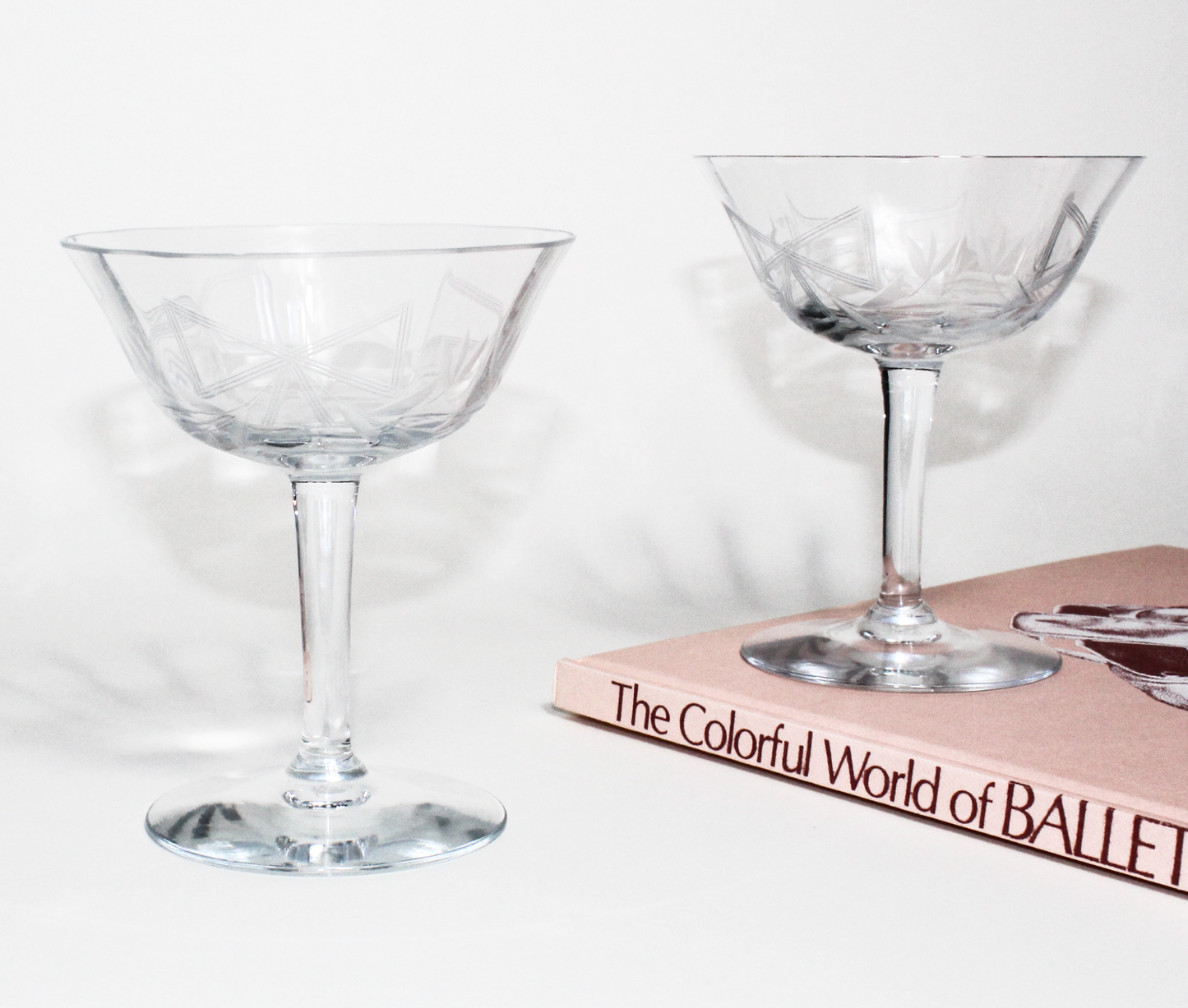 Bow & Flower Etched Wine Glass