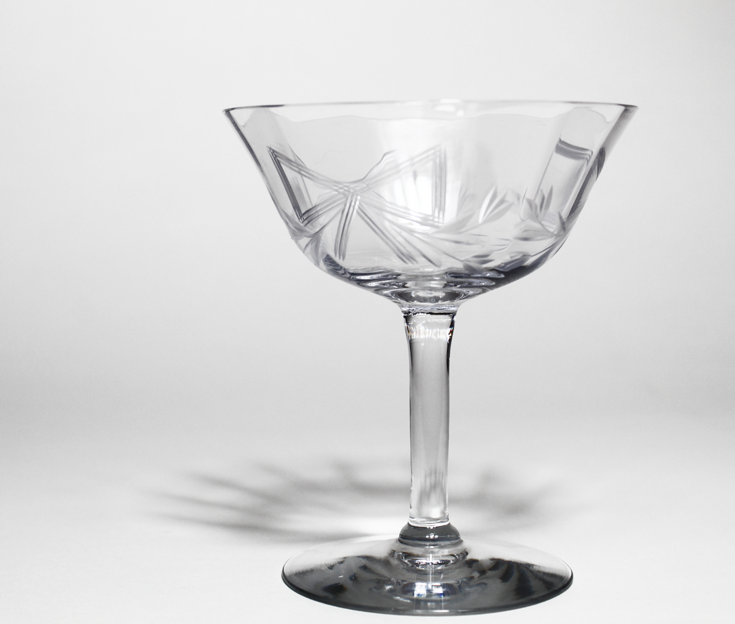 Bow & Flower Etched Wine Glass